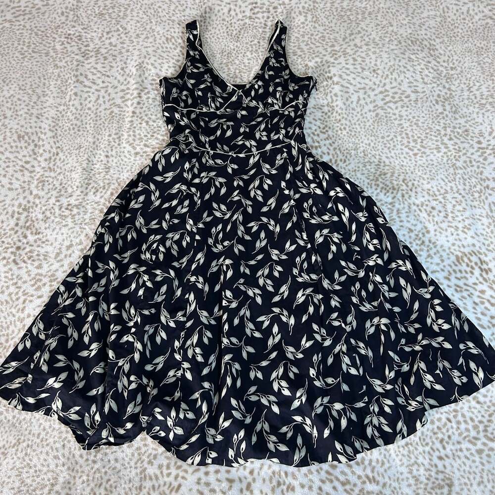 Vintage Gap Black and White Leaf Print Cotton V-Neck Sleeveless A-Line Midi Dres